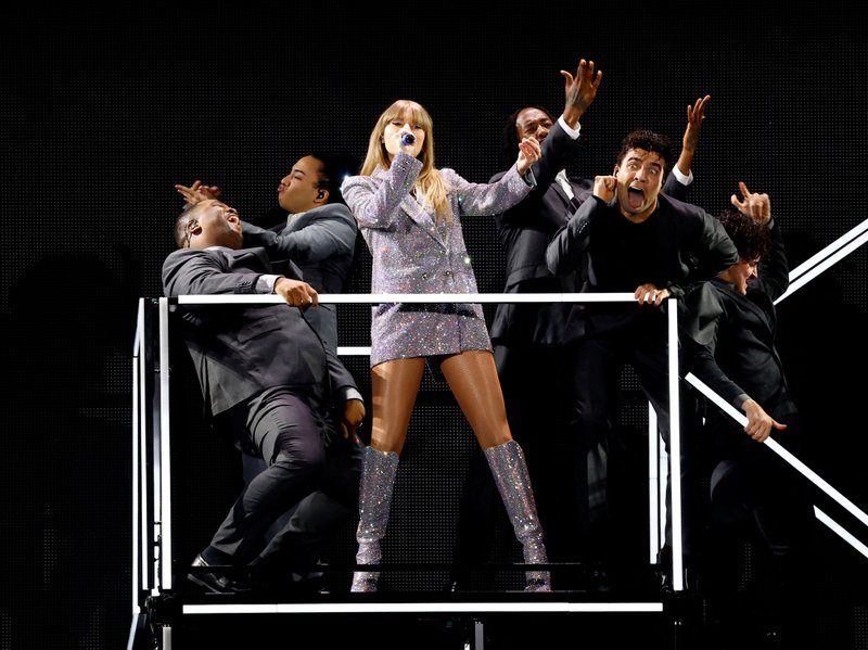 Taylor Swift — February 7 - Tokyo, Japan — photo 8