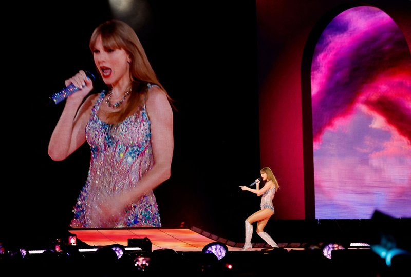 Taylor Swift — February 7 - Tokyo, Japan — photo 9
