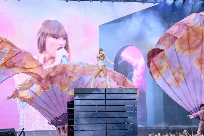 Taylor Swift — July 13 - Milan, Italy — photo 9