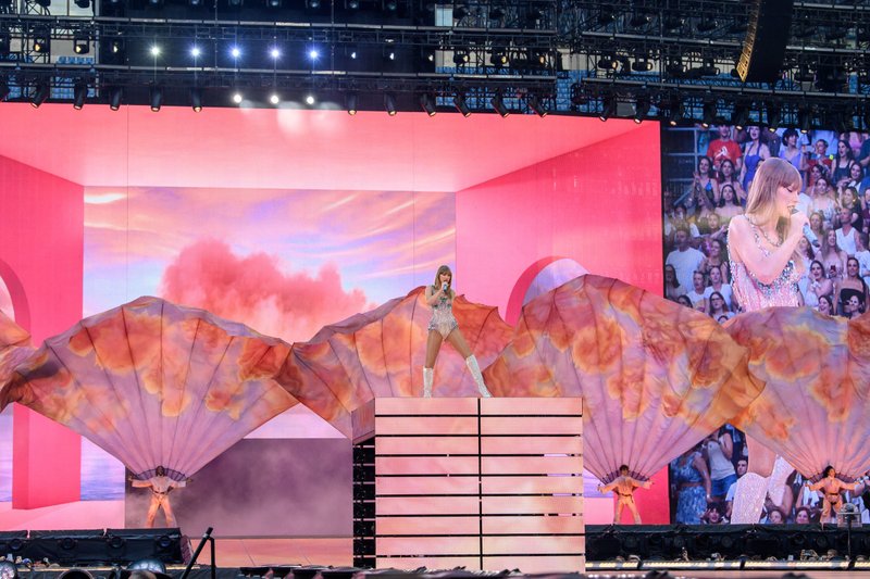 Taylor Swift — July 13 - Milan, Italy — photo 14