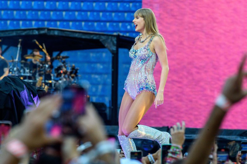 Taylor Swift — July 13 - Milan, Italy — photo 39
