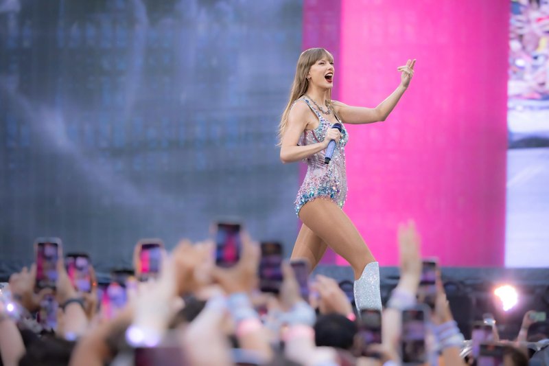 Taylor Swift — July 13 - Milan, Italy — photo 71