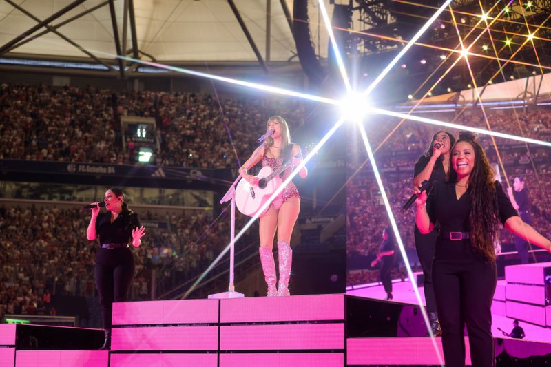 Taylor Swift — July 17 - Gelsenkirchen, Germany — photo 4