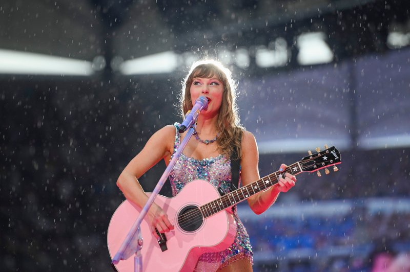 Taylor Swift — July 23 - Hamburg, Germany — photo 5