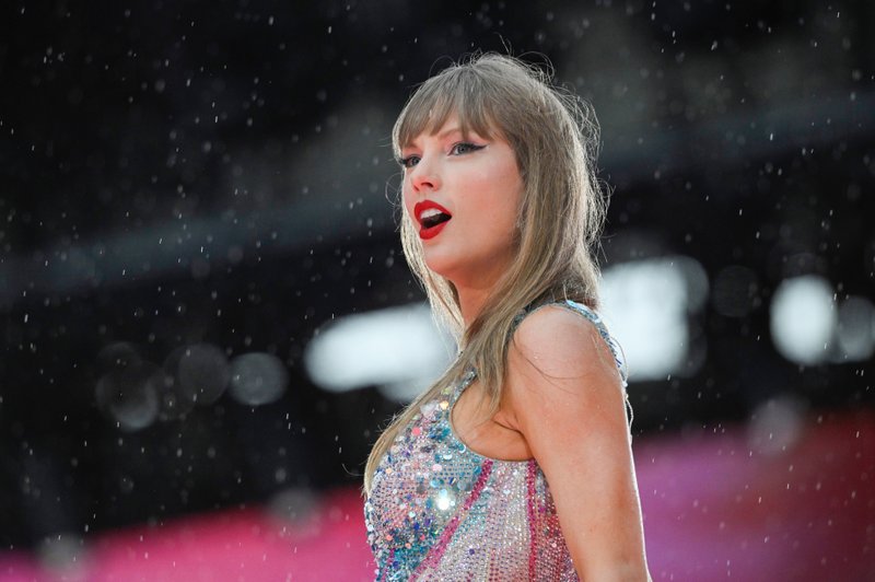 Taylor Swift — July 23 - Hamburg, Germany — photo 6