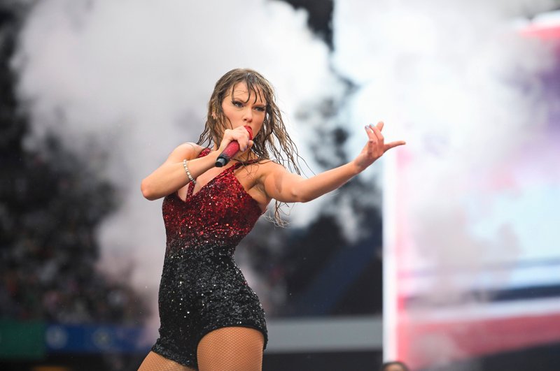 Taylor Swift — July 23 - Hamburg, Germany — photo 14