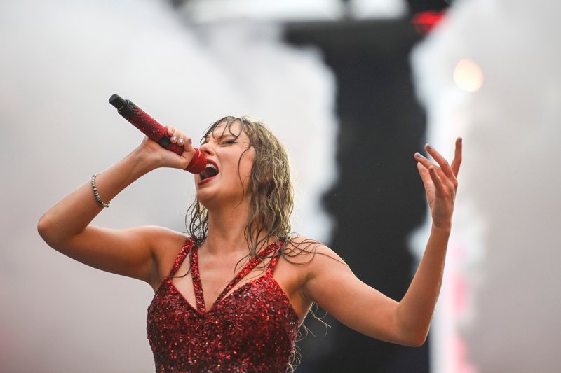 Taylor Swift — July 23 - Hamburg, Germany — photo 16
