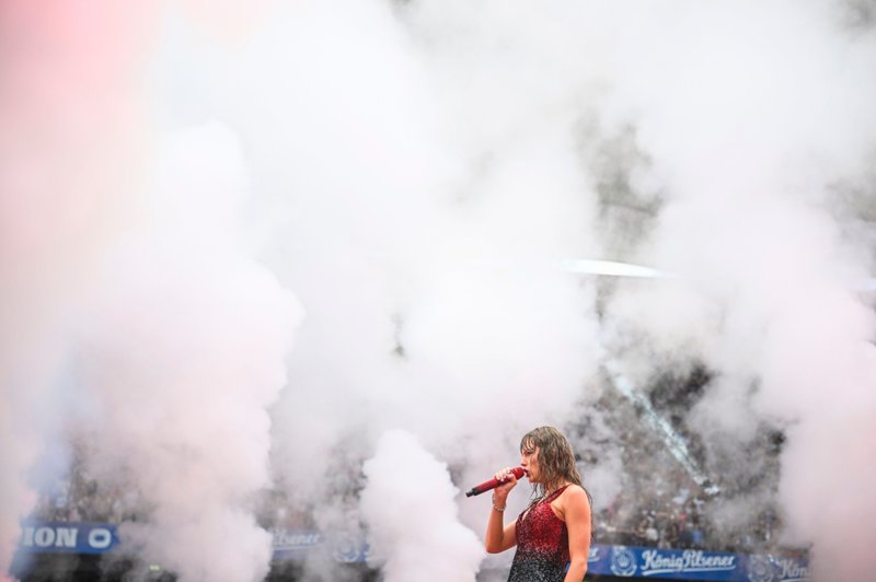 Taylor Swift — July 23 - Hamburg, Germany — photo 17