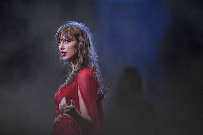 Taylor Swift — July 23 - Hamburg, Germany — photo 28