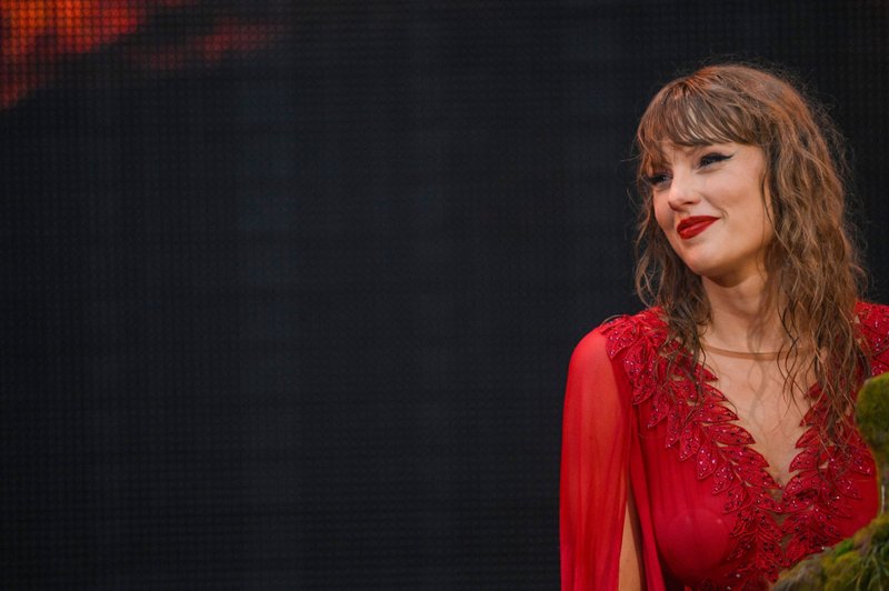 Taylor Swift — July 23 - Hamburg, Germany — photo 34
