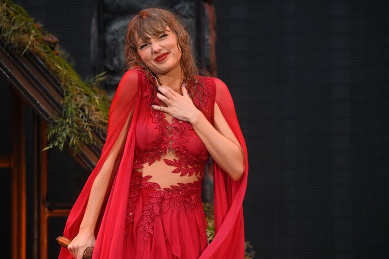 Taylor Swift — July 23 - Hamburg, Germany — photo 35