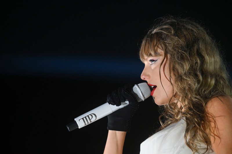 Taylor Swift — July 23 - Hamburg, Germany — photo 46