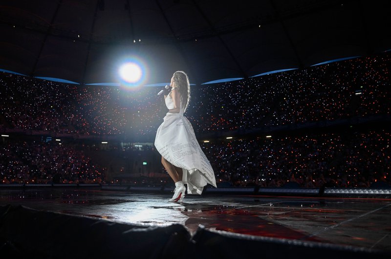 Taylor Swift — July 23 - Hamburg, Germany — photo 47