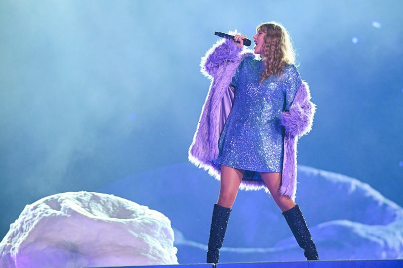 Taylor Swift — July 23 - Hamburg, Germany — photo 50