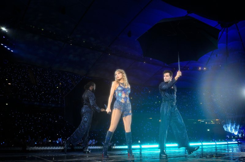 Taylor Swift — July 23 - Hamburg, Germany — photo 51