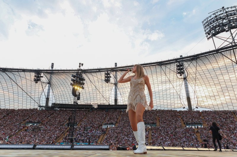 Taylor Swift — July 27 - Munich, Germany — photo 5
