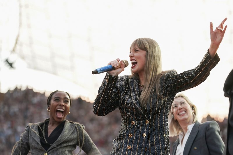 Taylor Swift — July 27 - Munich, Germany — photo 8