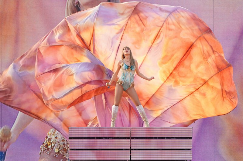 Taylor Swift — July 27 - Munich, Germany — photo 12
