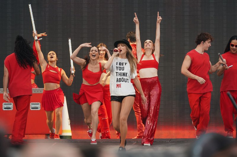 Taylor Swift — July 27 - Munich, Germany — photo 16