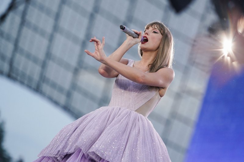 Taylor Swift — July 27 - Munich, Germany — photo 17