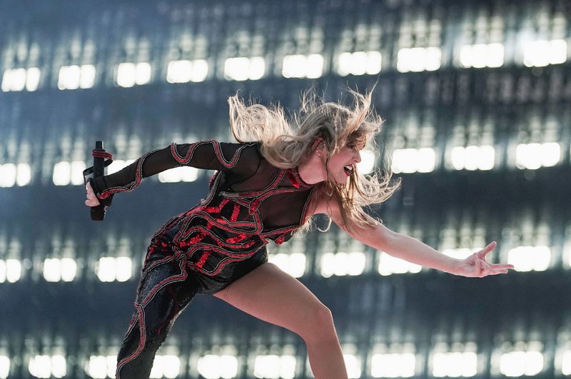 Taylor Swift — July 27 - Munich, Germany — photo 24