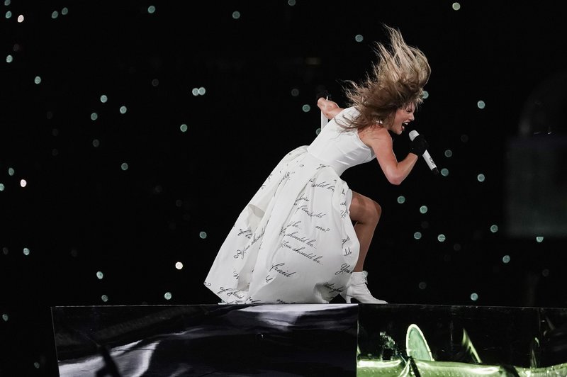 Taylor Swift — July 27 - Munich, Germany — photo 35