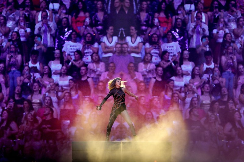 Taylor Swift — July 4 - Amsterdam, Netherlands — photo 14