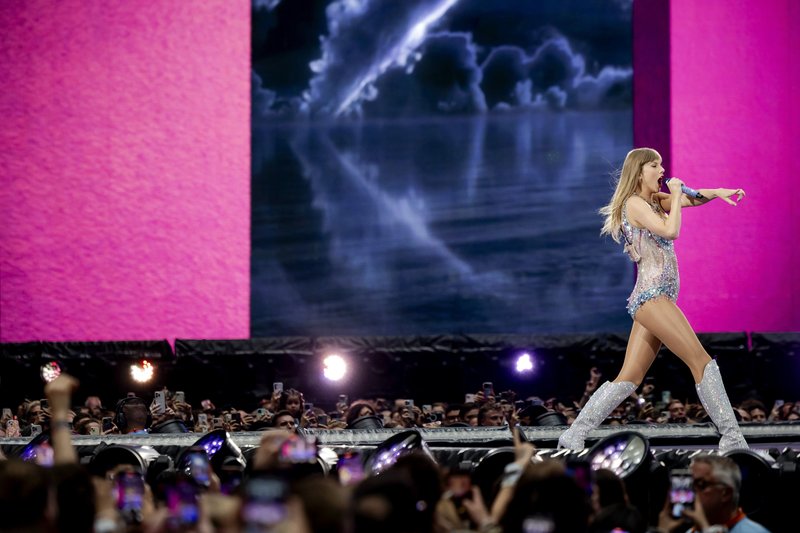 Taylor Swift — July 4 - Amsterdam, Netherlands — photo 40