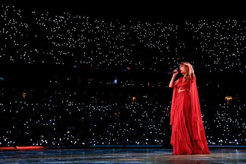 Taylor Swift — July 5 - Amsterdam, Netherlands — photo 2