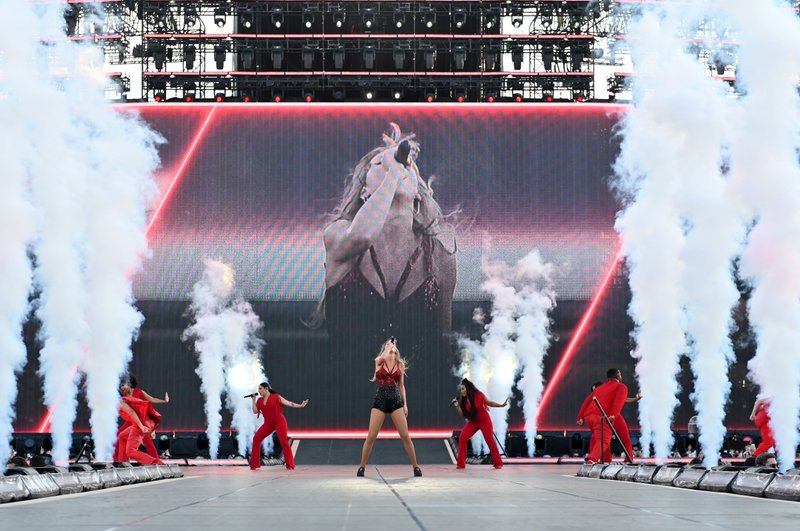 Taylor Swift — July 9 - Zürich, Switzerland — photo 6