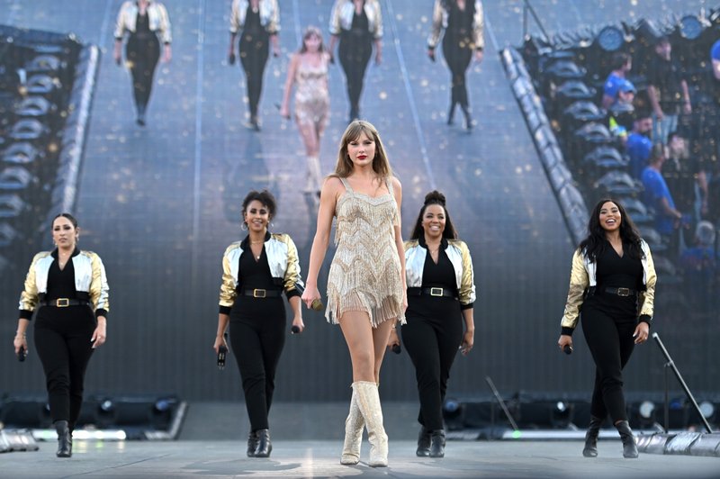 Taylor Swift — July 9 - Zürich, Switzerland — photo 11