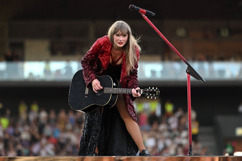 Taylor Swift — July 9 - Zürich, Switzerland — photo 21