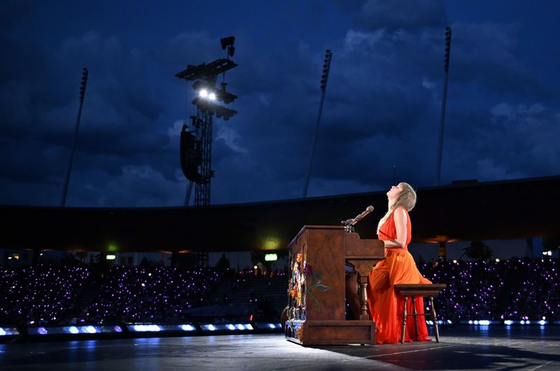 Taylor Swift — July 9 - Zürich, Switzerland — photo 26