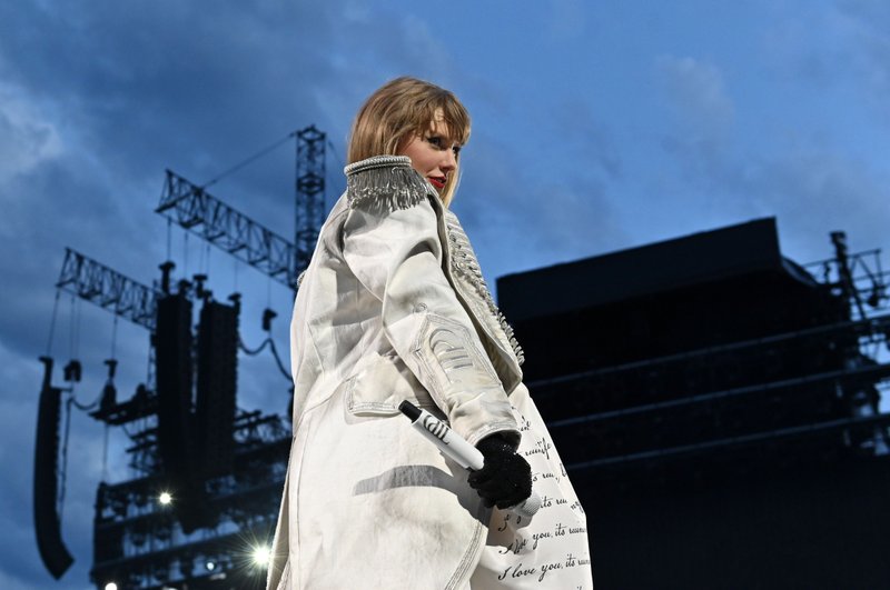 Taylor Swift — July 9 - Zürich, Switzerland — photo 30