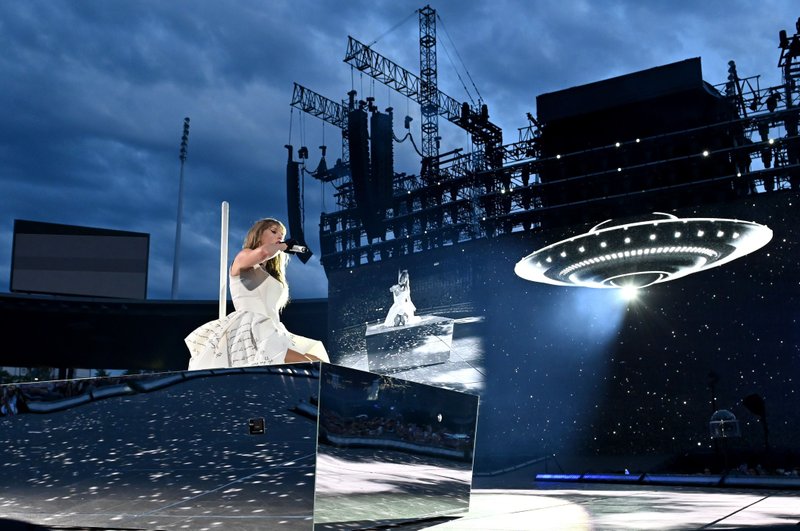 Taylor Swift — July 9 - Zürich, Switzerland — photo 31