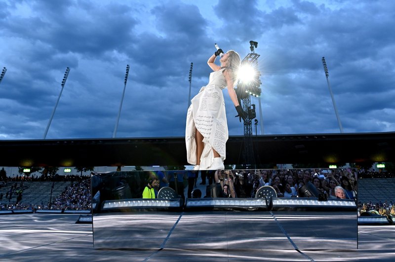 Taylor Swift — July 9 - Zürich, Switzerland — photo 32