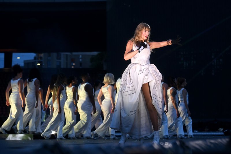 Taylor Swift — July 9 - Zürich, Switzerland — photo 33