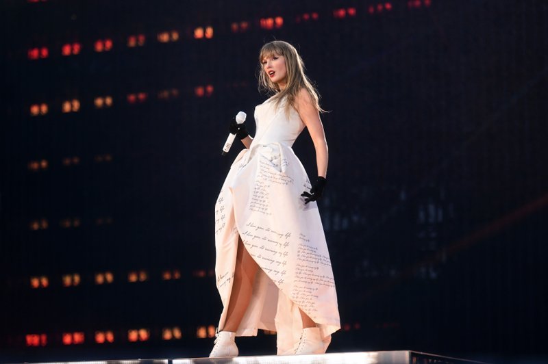 Taylor Swift — July 9 - Zürich, Switzerland — photo 36