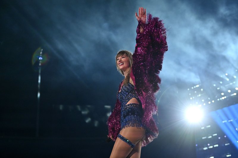 Taylor Swift — July 9 - Zürich, Switzerland — photo 39