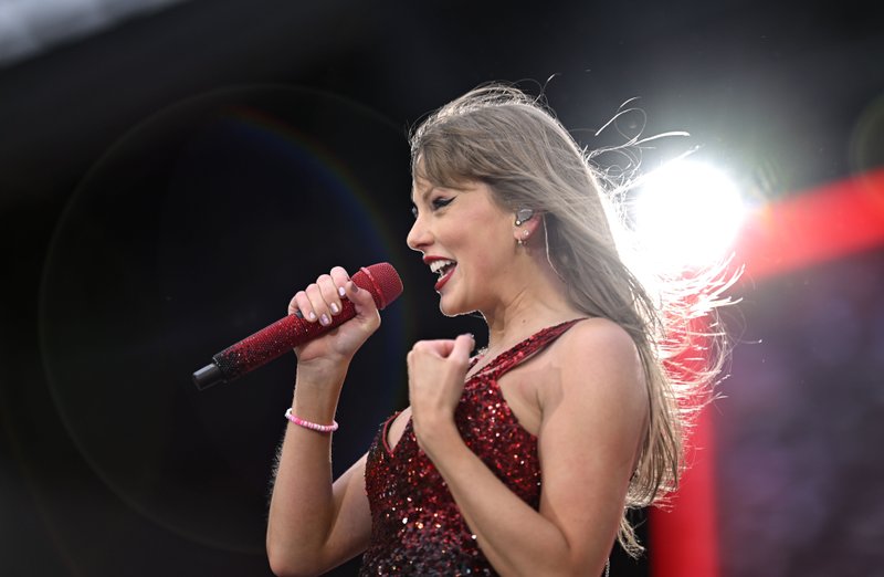Taylor Swift — June 13 - Liverpool, England — photo 10