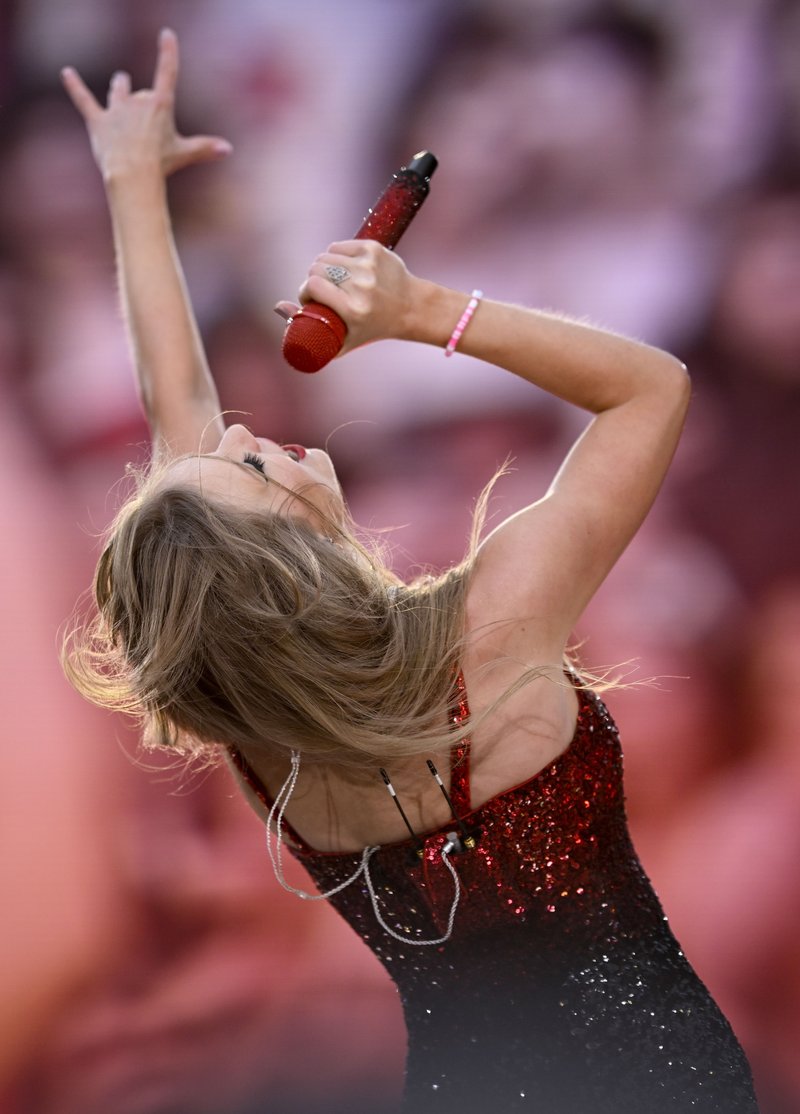 Taylor Swift — June 13 - Liverpool, England — photo 11