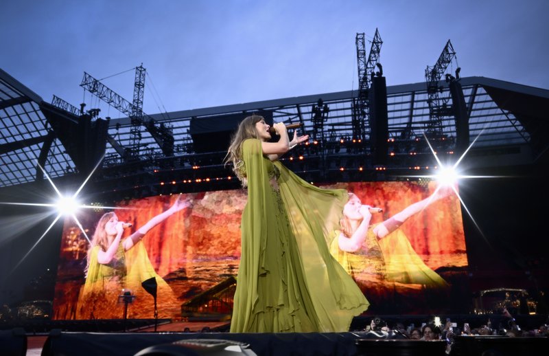 Taylor Swift — June 13 - Liverpool, England — photo 23