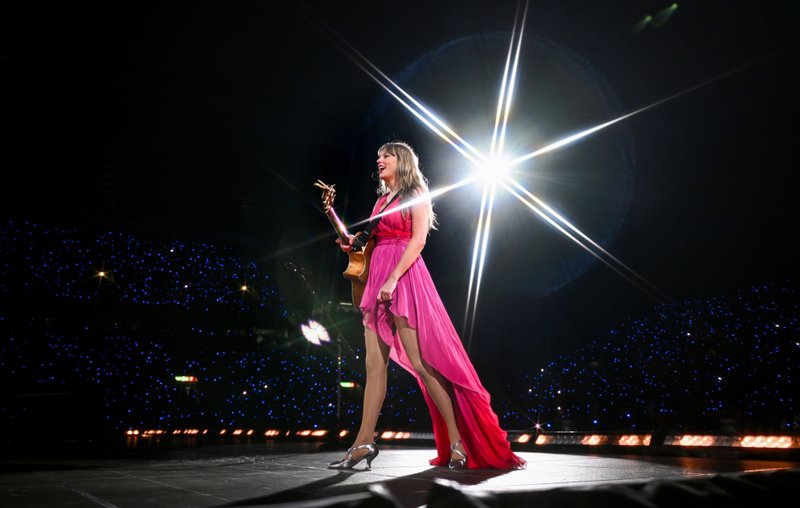 Taylor Swift — June 13 - Liverpool, England — photo 25