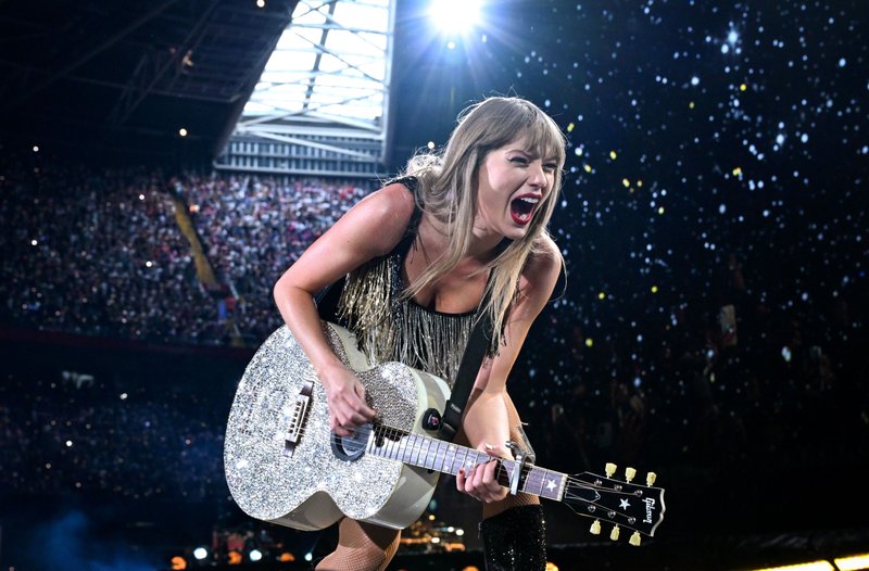 Taylor Swift — June 18 - Cardiff, Wales — photo 1