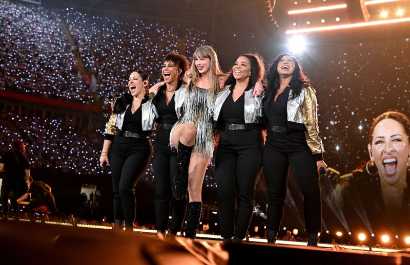 Taylor Swift — June 18 - Cardiff, Wales — photo 2
