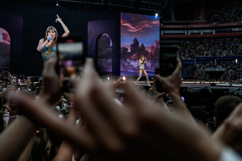 Taylor Swift — June 2 - Lyon, France — photo 1