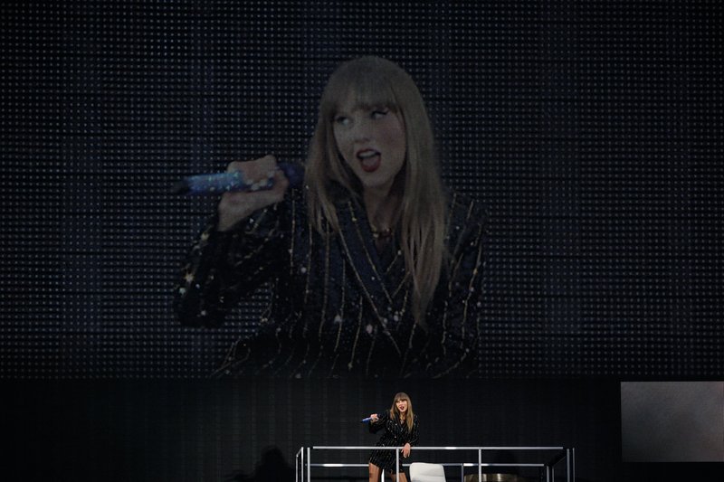 Taylor Swift — June 2 - Lyon, France — photo 3