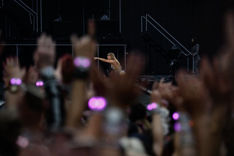 Taylor Swift — June 2 - Lyon, France — photo 6