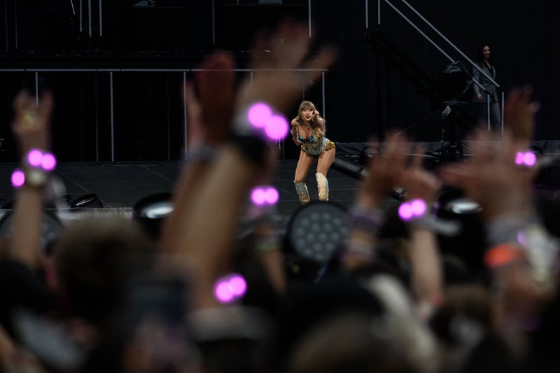 Taylor Swift — June 2 - Lyon, France — photo 7