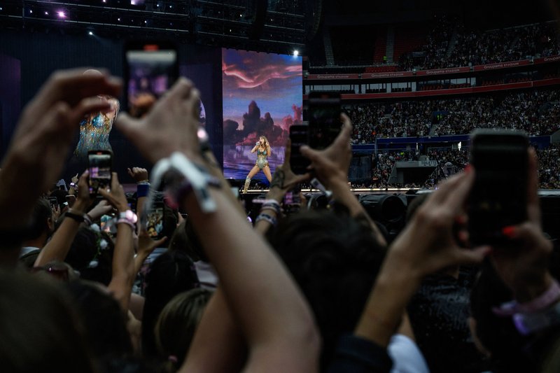 Taylor Swift — June 2 - Lyon, France — photo 12